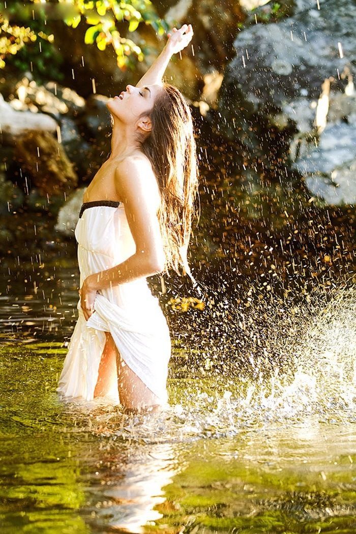 Marie Avgeropoulos in Nanded