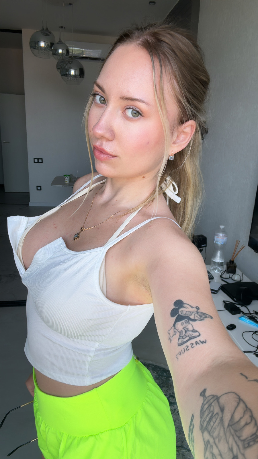 KateV in her underwear in Nanded