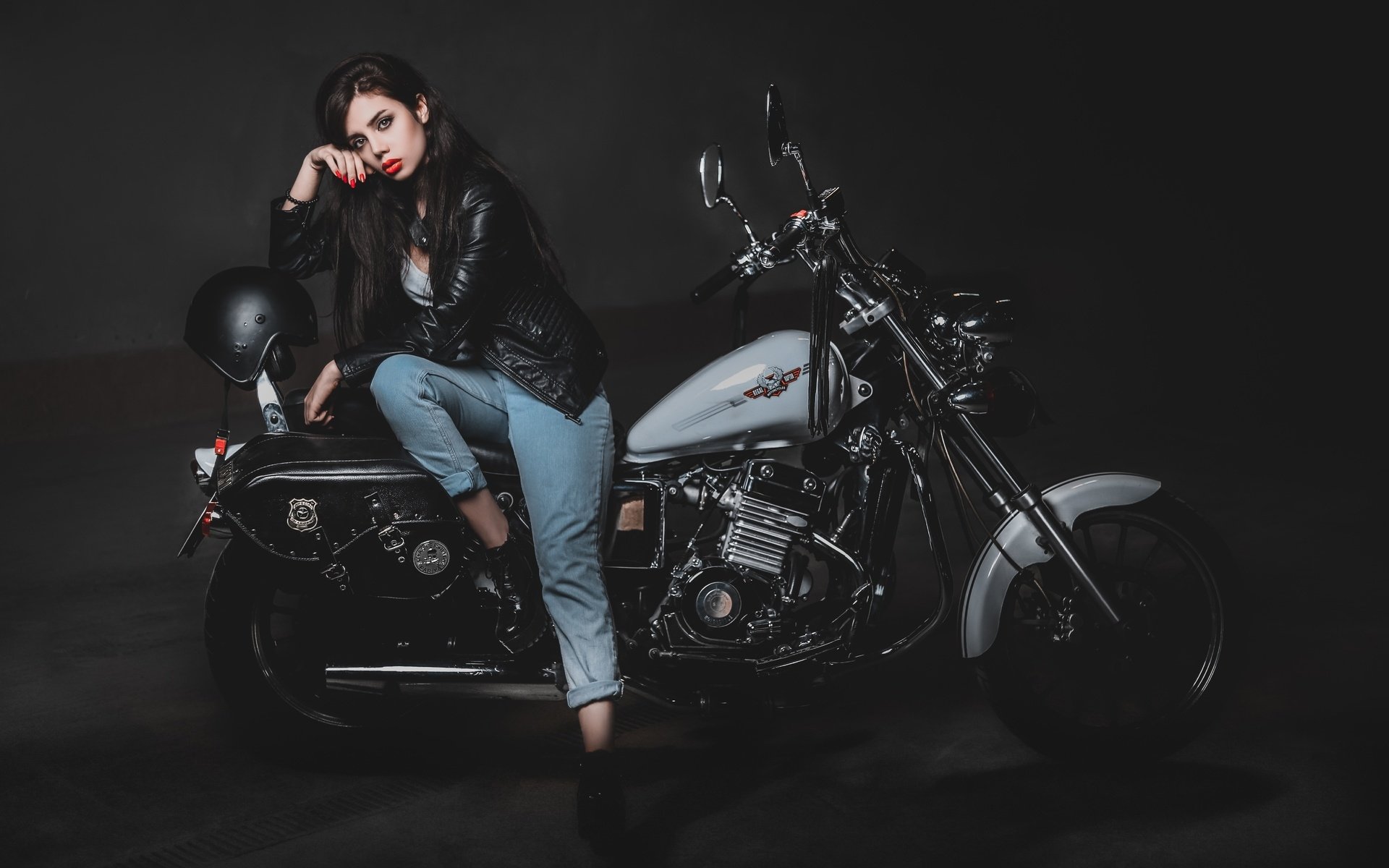 Biker girls: style and drive in Nanded
