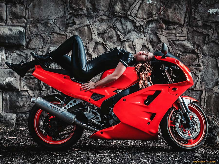 Beautiful girl Beautiful girls and motorcycles in Nanded