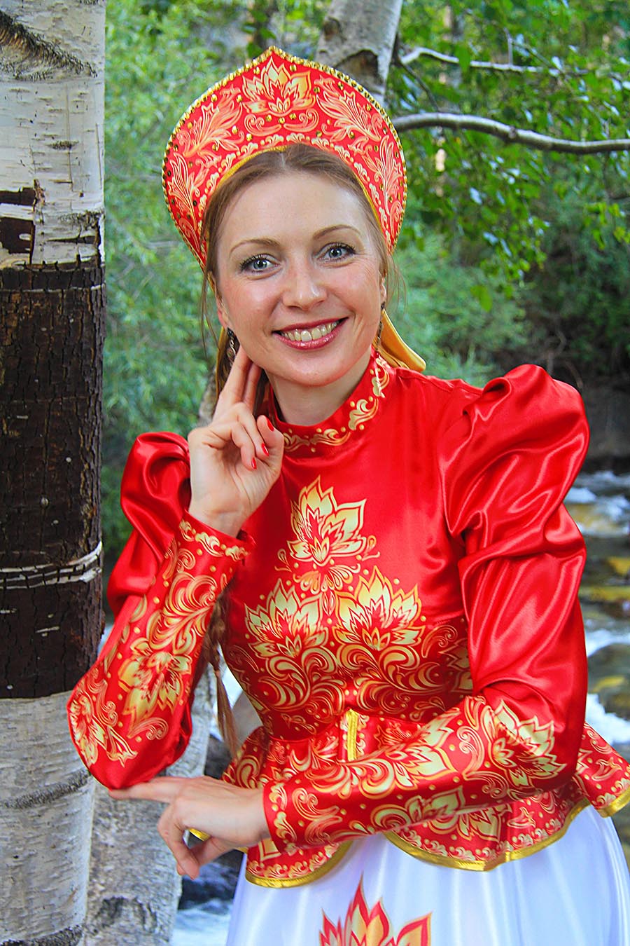 Women in Slavic costumes in Nanded