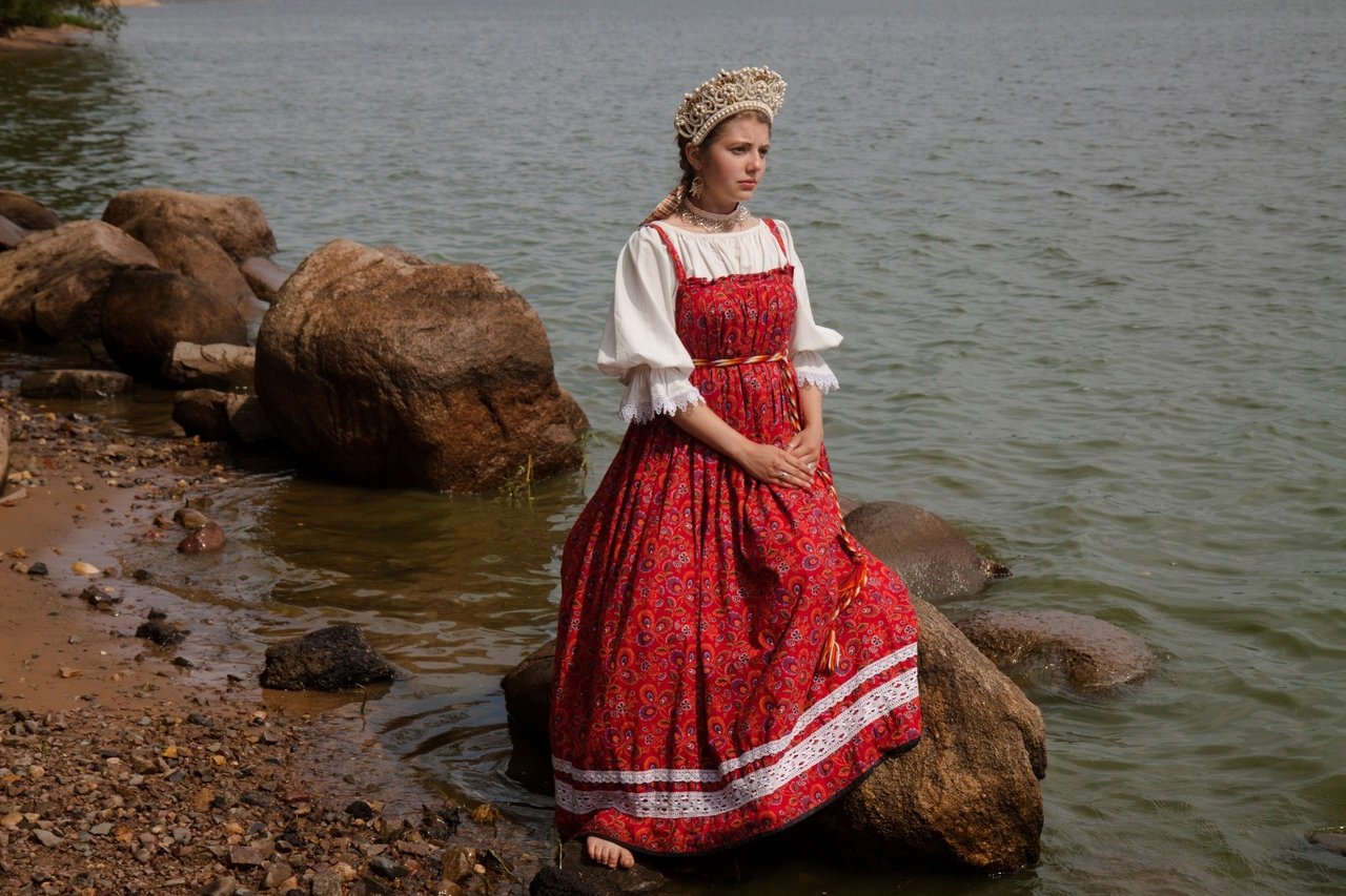Women in Slavic costumes in Nanded