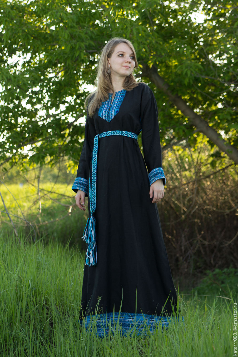 Women in Slavic costumes in Nanded