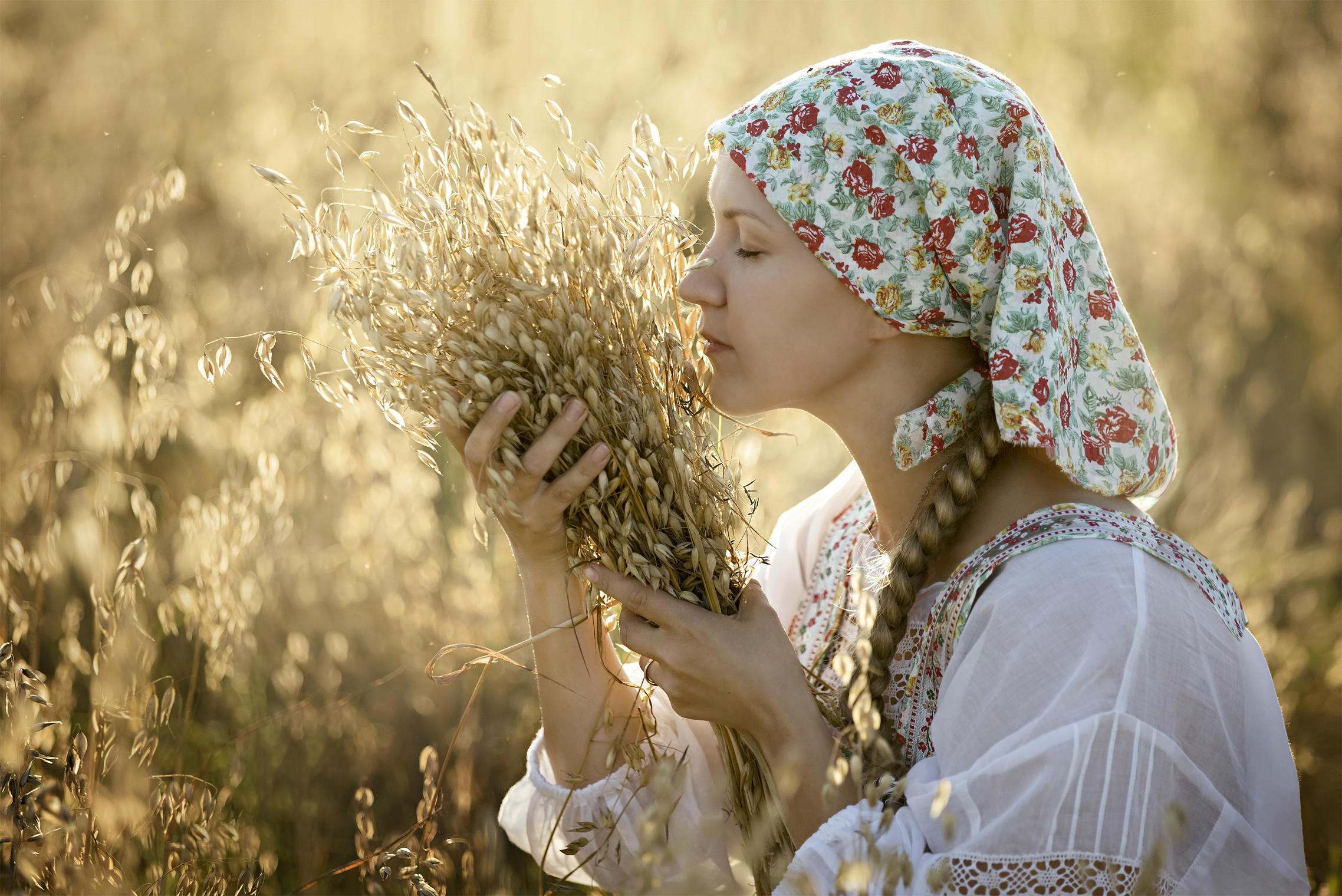 Photo Women in Slavic costumes in Nanded