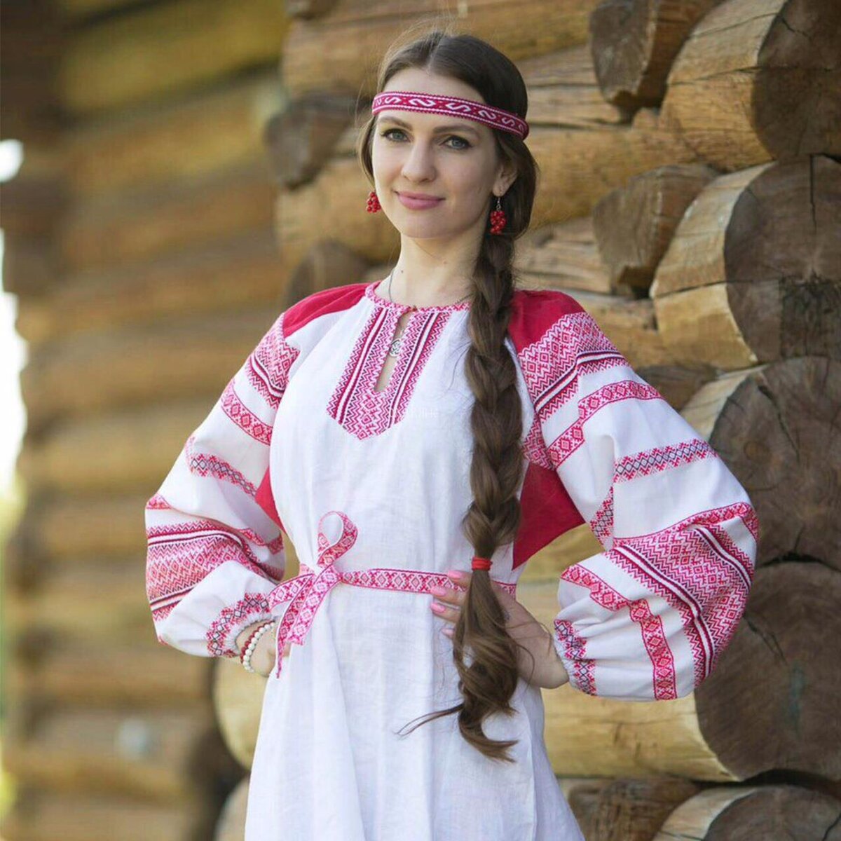 Girls in Slavic costumes in Nanded