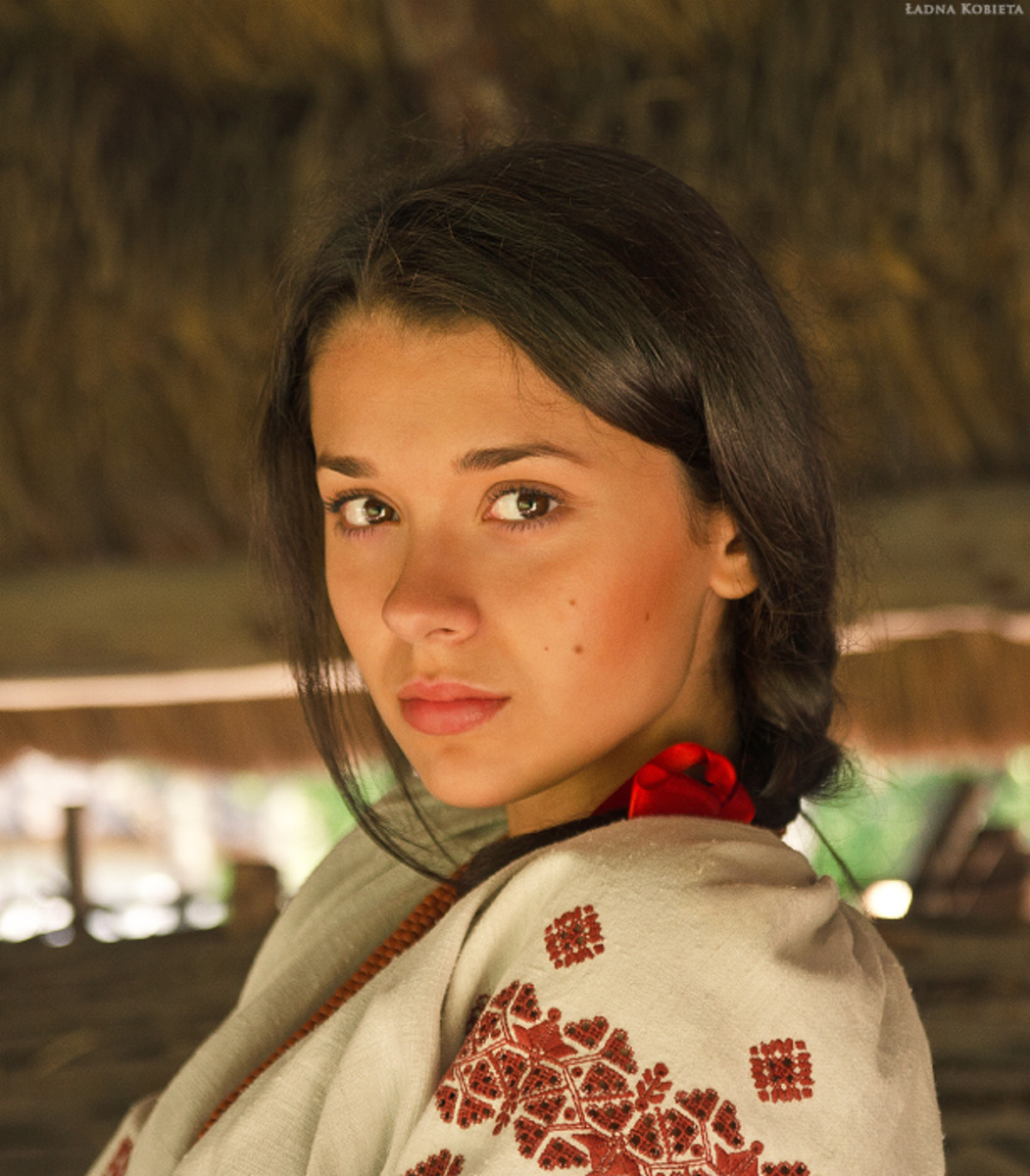 Girls in Slavic costumes in Nanded
