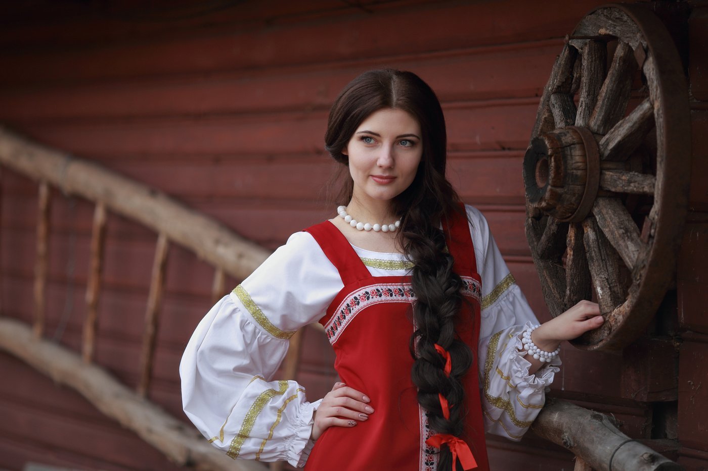 Girls in Slavic costumes in Nanded