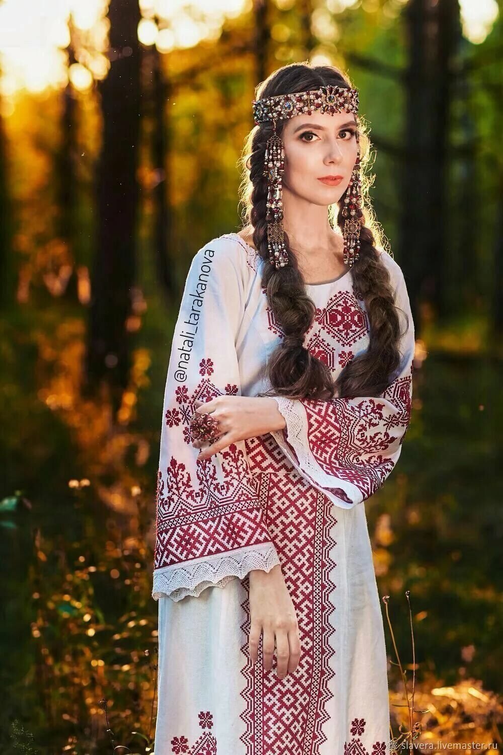 Girls in Slavic costumes in Nanded
