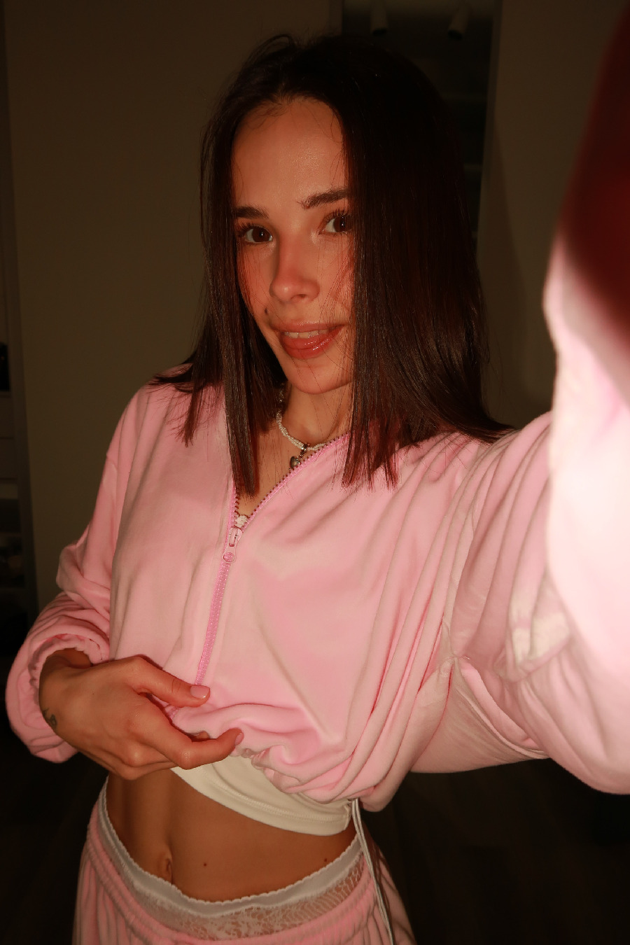 Tina brings the glow — live moments in Nanded